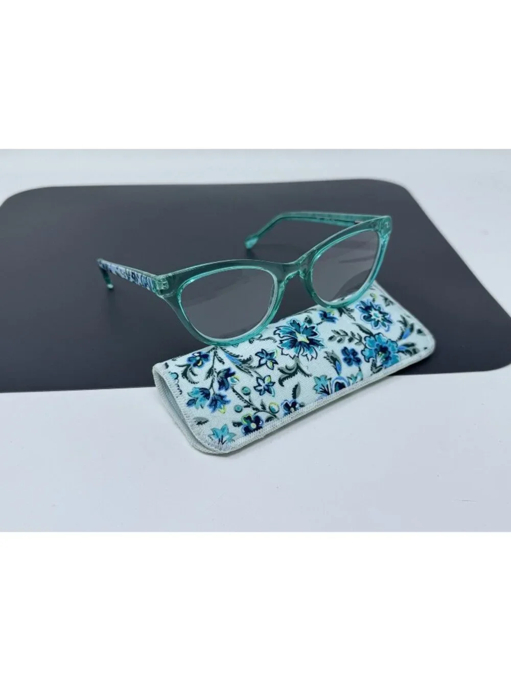Vera Bradley Ashlyn Reading Glasses Vines Col. Cloud Vine  +2.00